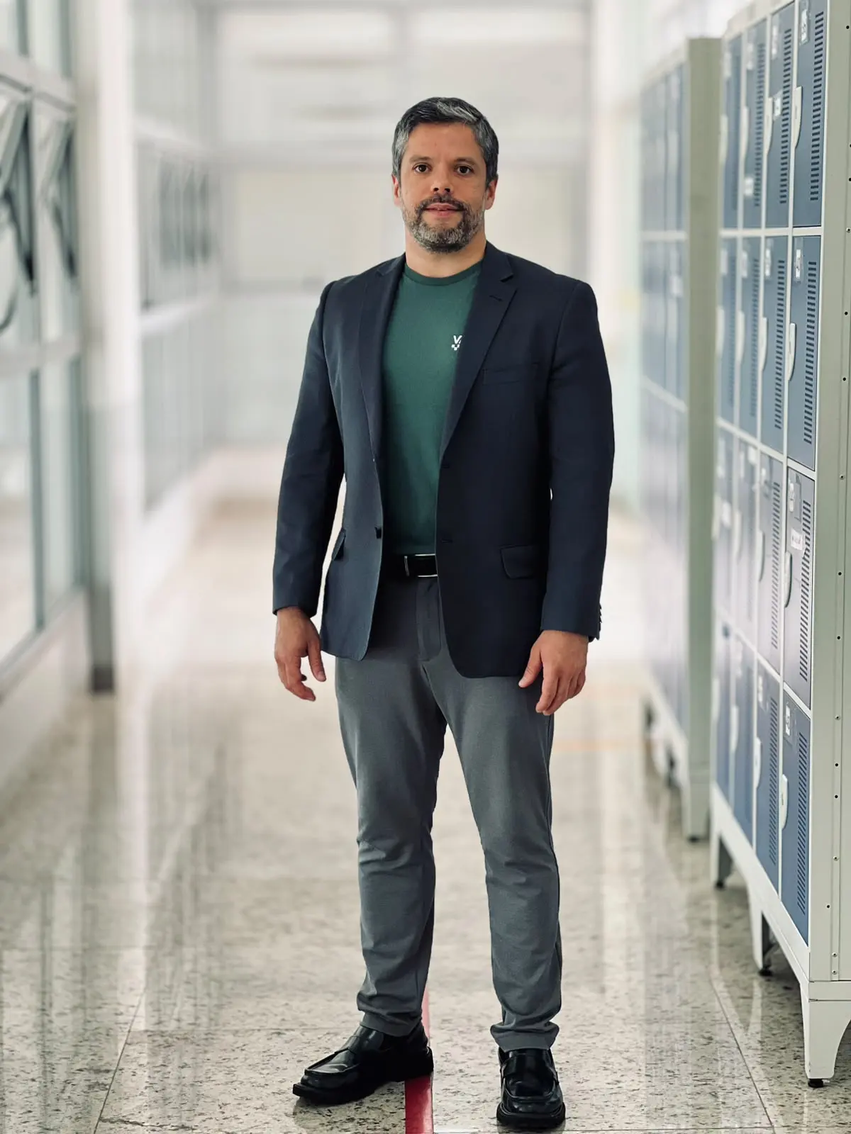 Dr. Gabriel Fogaça em ambiente clínico